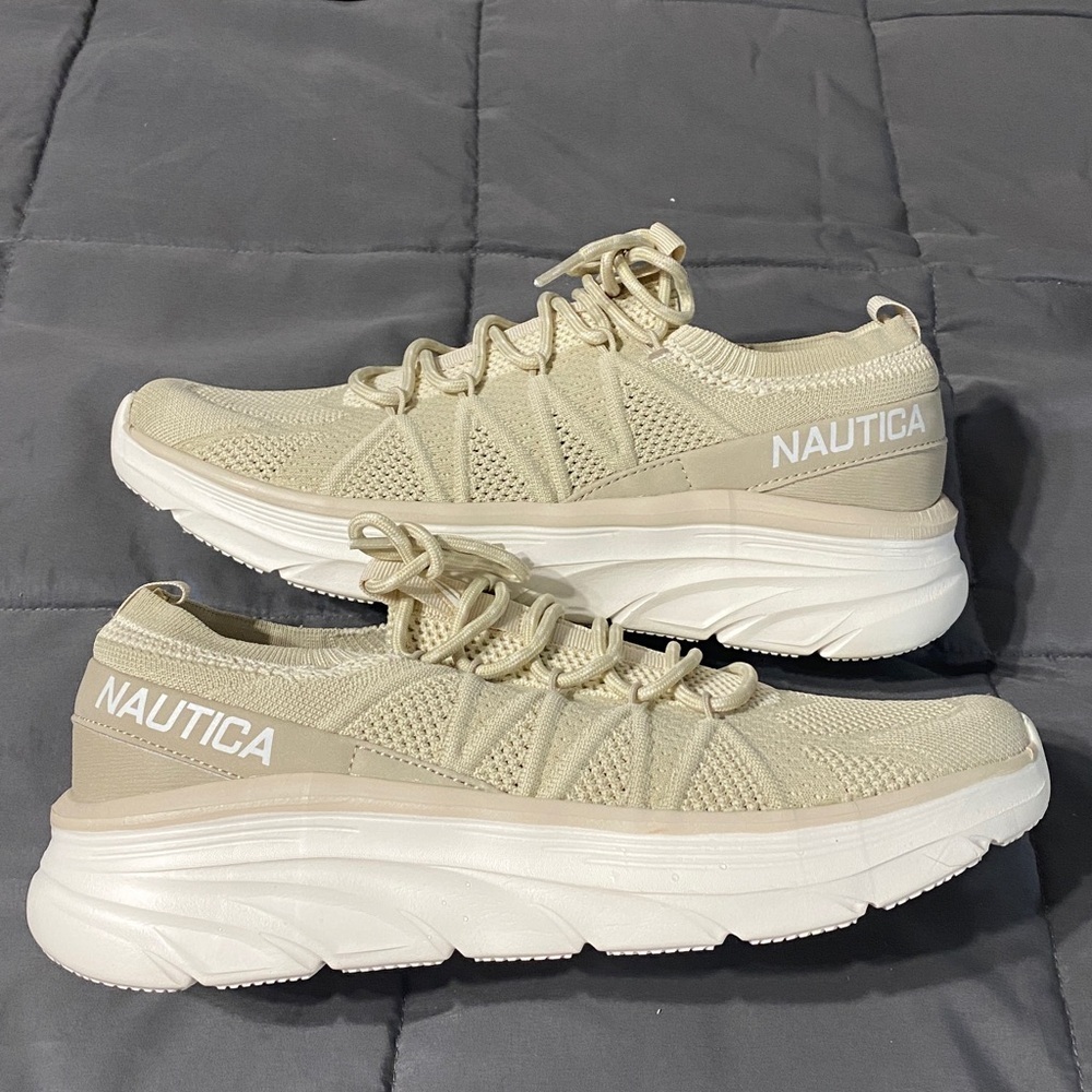 Nautica Themba tennis shoes. Size 11.